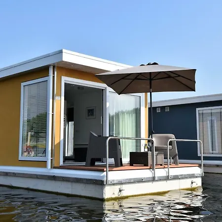 Holiday home Boatlodge Antigua Maastricht